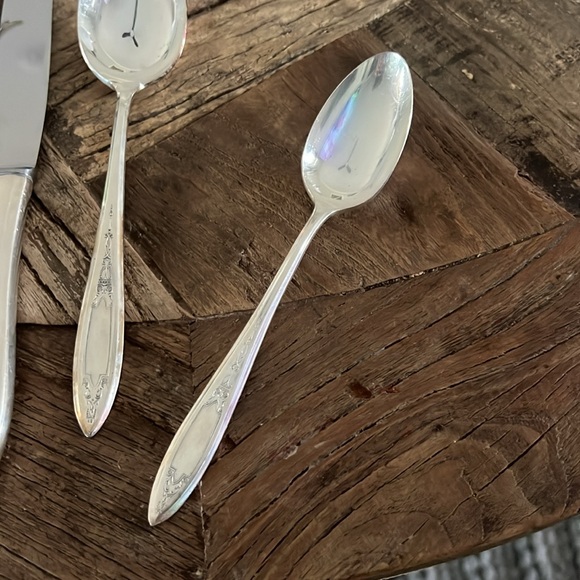 Vintage Oneida 5 pc flatware set: - Picture 14 of 16